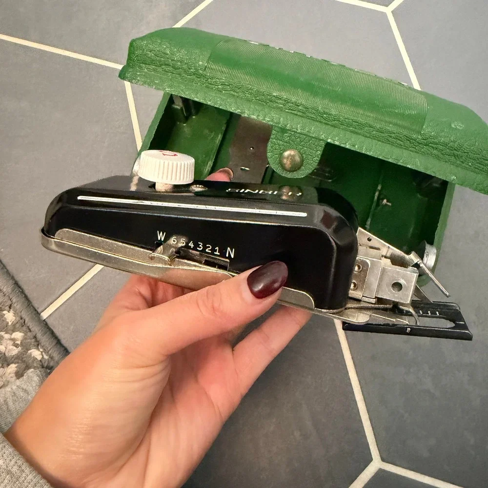 Singer Green Vintage Buttonholer Sewing‎ Machine Accessories Storage Box